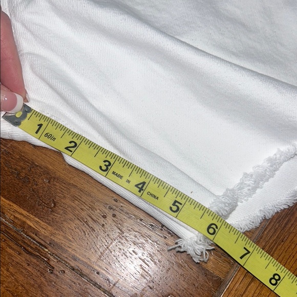 Levi's 501 Crisp White Denim VTG High Waist Cutoff SHORTS💙Button-fly & raw hem. - Picture 4 of 10